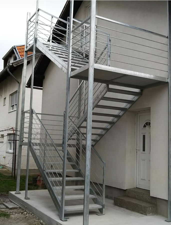 Vruće cinčano stepenište s gazištima i podestima od paljenog granita