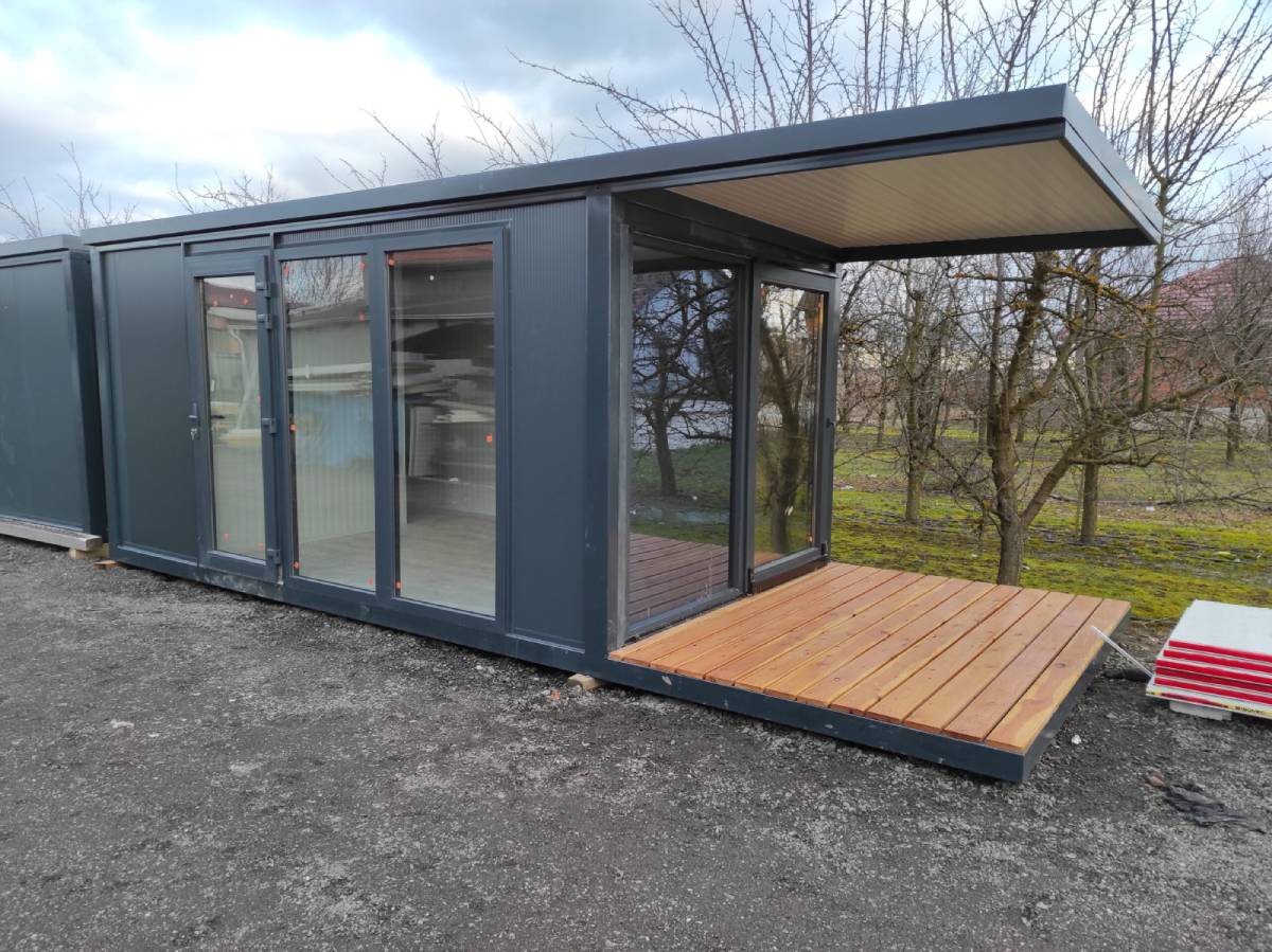 Jednostavni kontejner s terasom 7×2,8m