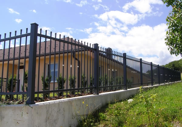 Dvorišna aluminijska ograda 5