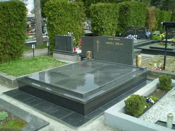 Nadgrobni spomenici 4 (Graniti Lučko d.o.o.)