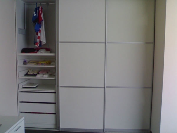 Ugradbeni ormari od zida do zida i od poda do stropa
