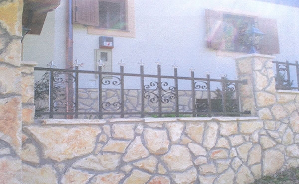 Dvorišna kovana ograda 1