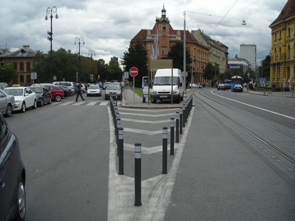 Fleksibilni (savitljivi) prometni stupići