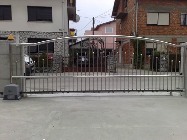 Klizni motori za ograde