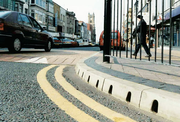 ACO DRAIN® KerbDrain® - rubni kamen i odvodnja u jednom elementu